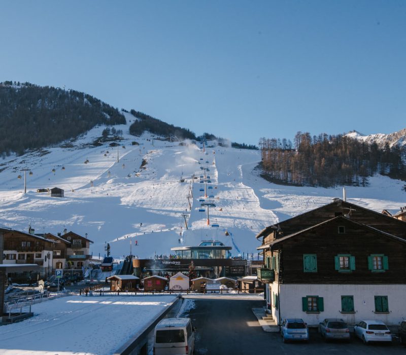 vista panoramica sulle piste da sci dalla casa Manu Apartment a Livigno in centro